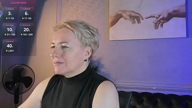 Snapshot of Nika_Smit chatting on November 28, 2025, 9:31 am Nika Smit online show from November 28, 2025, 9:31 am