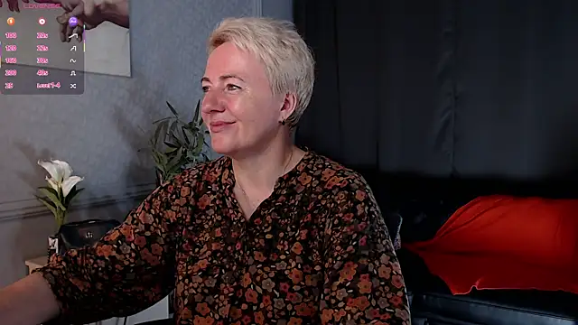 Snapshot of Nika_Smit chatting on August 1, 2026, 5:27 am Nika Smit online show from August 1, 2026, 5:27 am