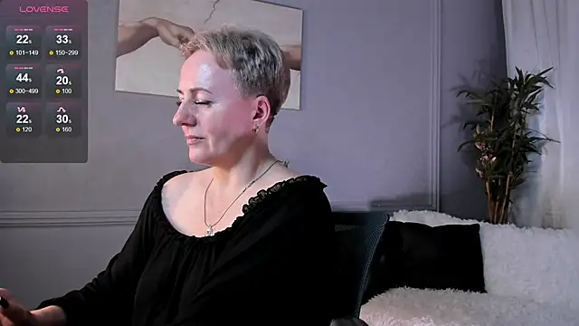 Snapshot of Nika_Smit chatting on March 4, 2025, 2:53 pm Nika Smit online show from March 4, 2025, 2:53 pm