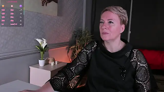 Snapshot of Nika_Smit chatting on June 20, 2026, 5:12 am Nika Smit online show from June 20, 2026, 5:12 am