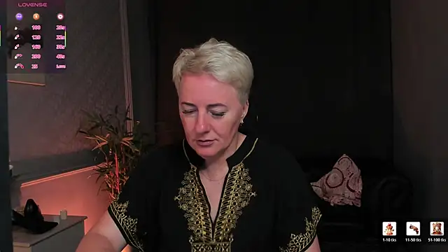 Snapshot of Nika_Smit chatting on July 4, 2026, 5:14 am Nika Smit online show from July 4, 2026, 5:14 am