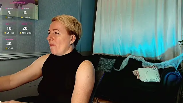 Snapshot of Nika_Smit chatting on November 2, 2025, 5:56 am Nika Smit online show from November 2, 2025, 5:56 am