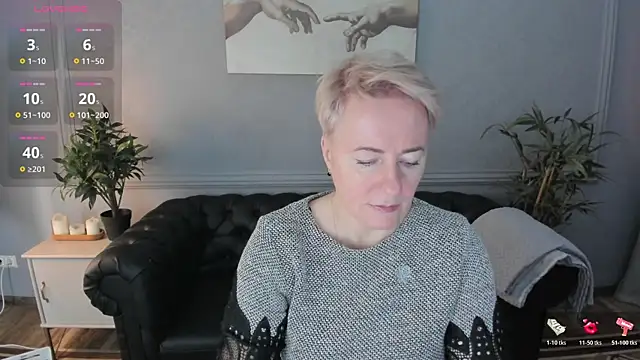 Snapshot of Nika_Smit chatting on November 16, 2025, 5:12 am Nika Smit online show from November 16, 2025, 5:12 am