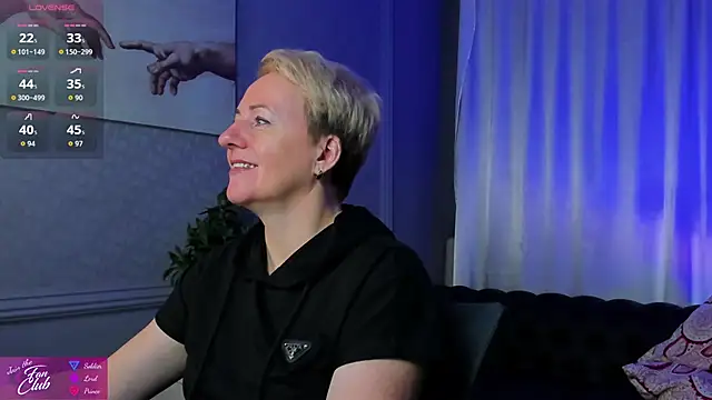 Snapshot of Nika_Smit chatting on September 18, 2025, 5:21 am Nika Smit online show from September 18, 2025, 5:21 am