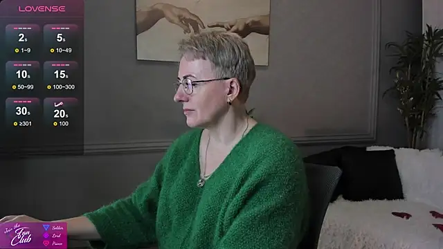 Snapshot of Nika_Smit chatting on February 15, 2025, 5:30 am Nika Smit online show from February 15, 2025, 5:30 am