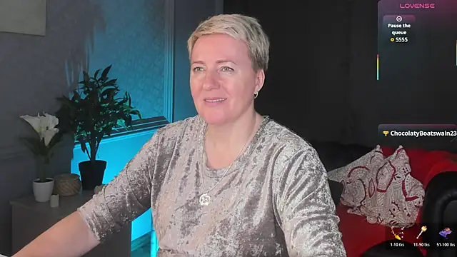 Nika Smit online show from April 3, 2026, 9:38 am