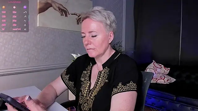 Snapshot of Nika_Smit chatting on June 26, 2026, 9:04 am Nika Smit online show from June 26, 2026, 9:04 am