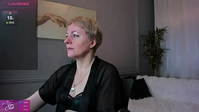 Snapshot of Nika_Smit chatting on February 2, 2025, 4:59 am Nika Smit online show from February 2, 2025, 4:59 am