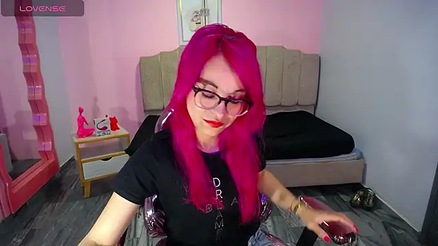 abril ch  online show from September 11, 2025, 10:37 am