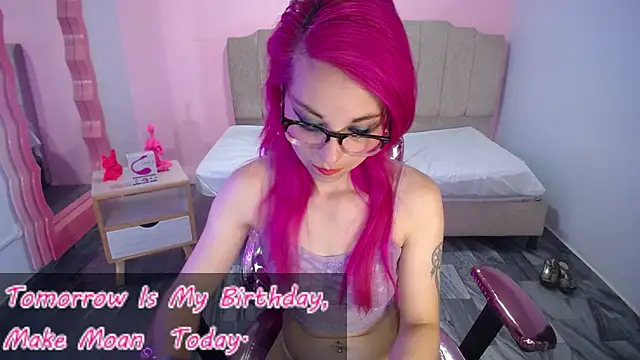 abril ch  online show from September 24, 2025, 10:44 am