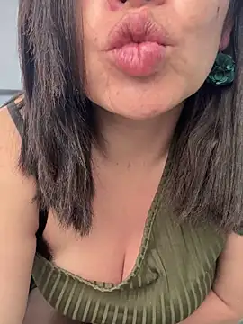 Snapshot of NATHALIA-28_ chatting on December 17, 2025, 12:10 pm NATHALIA-28 online show from December 17, 2025, 12:10 pm