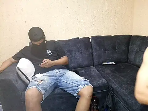 Snapshot of Danielraz chatting on February 28, 2026, 12:43 am Danielraz online show from February 28, 2026, 12:43 am