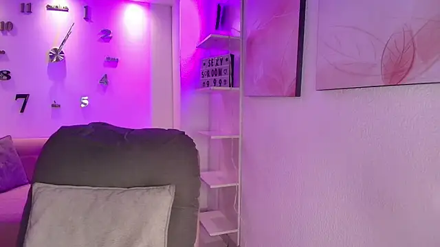 1Sloppy Fox4 online show from December 19, 2025, 5:32 am