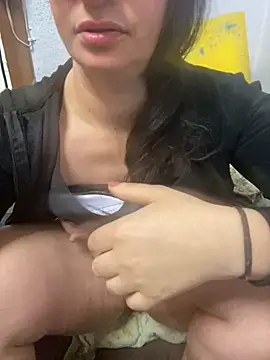 gloria7v05 online show from October 31, 2025, 3:41 pm