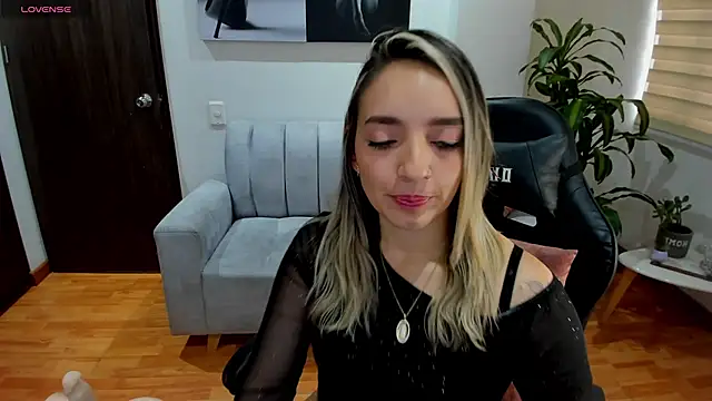 Snapshot of Katapinter chatting on March 6, 2025, 7:32 pm Katapinter online show from March 6, 2025, 7:32 pm