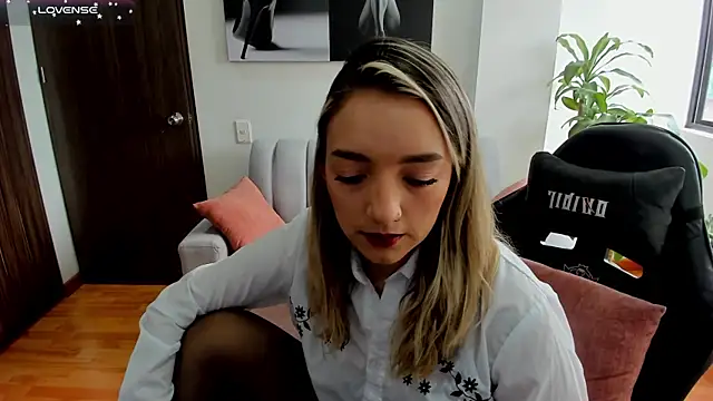 Snapshot of Katapinter chatting on March 5, 2025, 4:46 pm Katapinter online show from March 5, 2025, 4:46 pm