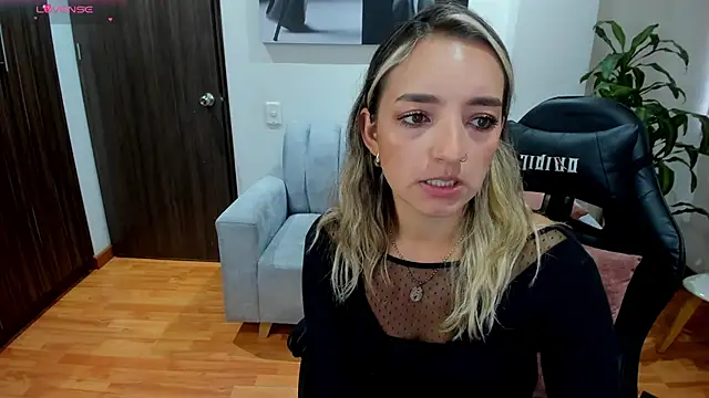 Snapshot of Katapinter chatting on March 19, 2025, 9:58 pm Katapinter online show from March 19, 2025, 9:58 pm