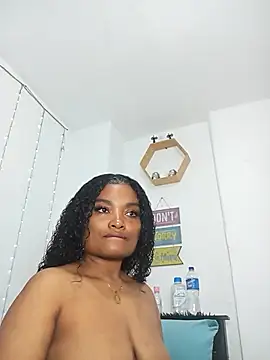 Snapshot of gianna_smith chatting on March 13, 2026, 2:05 am gianna smith online show from March 13, 2026, 2:05 am