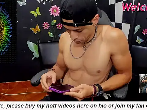 Snapshot of MikeRose94 chatting on February 7, 2026, 2:58 pm MikeRose94 online show from February 7, 2026, 2:58 pm