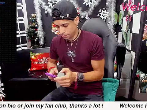 Snapshot of MikeRose94 chatting on January 15, 2026, 4:10 pm MikeRose94 online show from January 15, 2026, 4:10 pm