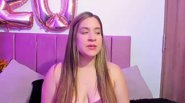 Snapshot of EmmyGray chatting on December 18, 2024, 7:15 am EmmyGray online show from December 18, 2024, 7:15 am