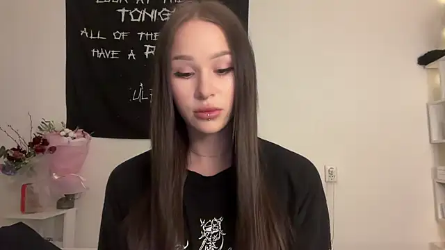 ur molly online show from March 6, 2026, 1:06 pm