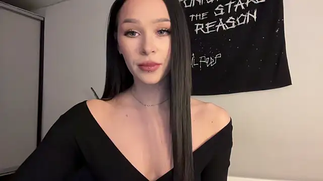 ur molly online show from December 18, 2025, 9:03 am