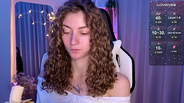 Snapshot of lady_curls chatting on March 6, 2025, 12:43 am lady curls online show from March 6, 2025, 12:43 am