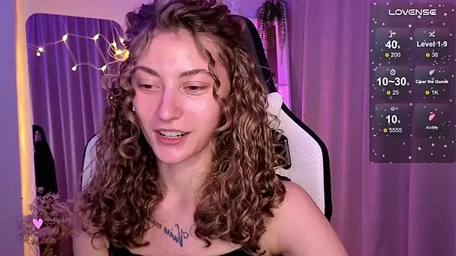 Snapshot of lady_curls chatting on March 9, 2025, 8:52 pm lady curls online show from March 9, 2025, 8:52 pm