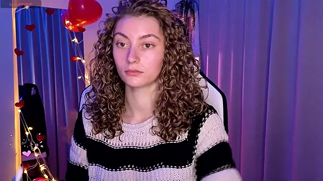 Snapshot of lady_curls chatting on February 21, 2025, 11:32 pm lady curls online show from February 21, 2025, 11:32 pm