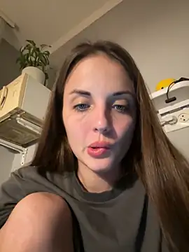 Snapshot of AmiLavs chatting on October 21, 2025, 7:35 pm AmiLavs online show from October 21, 2025, 7:35 pm