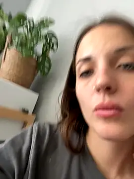 Snapshot of AmiLavs chatting on November 6, 2025, 10:08 am AmiLavs online show from November 6, 2025, 10:08 am