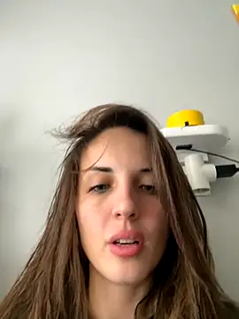 Snapshot of AmiLavs chatting on November 25, 2025, 9:42 am AmiLavs online show from November 25, 2025, 9:42 am