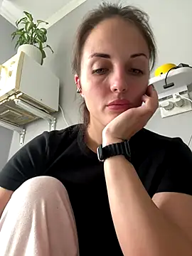 Snapshot of AmiLavs chatting on October 18, 2025, 11:56 am AmiLavs online show from October 18, 2025, 11:56 am