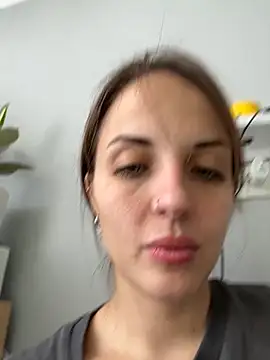 Snapshot of AmiLavs chatting on November 17, 2025, 9:02 am AmiLavs online show from November 17, 2025, 9:02 am