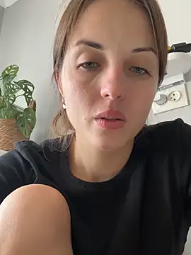 Snapshot of AmiLavs chatting on November 4, 2025, 11:14 am AmiLavs online show from November 4, 2025, 11:14 am