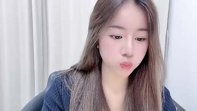 Snapshot of chloe-01 chatting on January 24, 2025, 12:41 pm chloe-01 online show from January 24, 2025, 12:41 pm