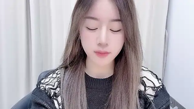 Snapshot of chloe-01 chatting on December 7, 2024, 12:29 pm chloe-01 online show from December 7, 2024, 12:29 pm