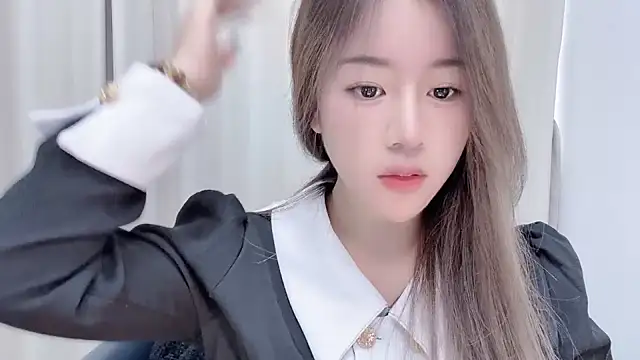 Snapshot of chloe-01 chatting on December 12, 2024, 4:37 am chloe-01 online show from December 12, 2024, 4:37 am