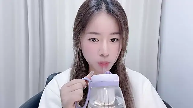 Snapshot of chloe-01 chatting on January 17, 2025, 12:31 pm chloe-01 online show from January 17, 2025, 12:31 pm