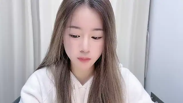 Snapshot of chloe-01 chatting on December 28, 2024, 12:24 pm chloe-01 online show from December 28, 2024, 12:24 pm