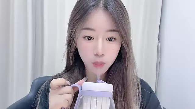 Snapshot of chloe-01 chatting on December 3, 2024, 12:13 pm chloe-01 online show from December 3, 2024, 12:13 pm