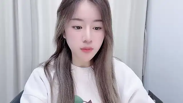 Snapshot of chloe-01 chatting on January 14, 2025, 12:35 pm chloe-01 online show from January 14, 2025, 12:35 pm