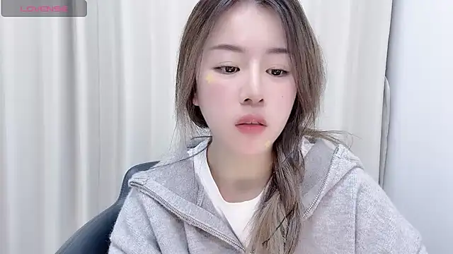 Snapshot of chloe-01 chatting on December 2, 2024, 4:05 am chloe-01 online show from December 2, 2024, 4:05 am