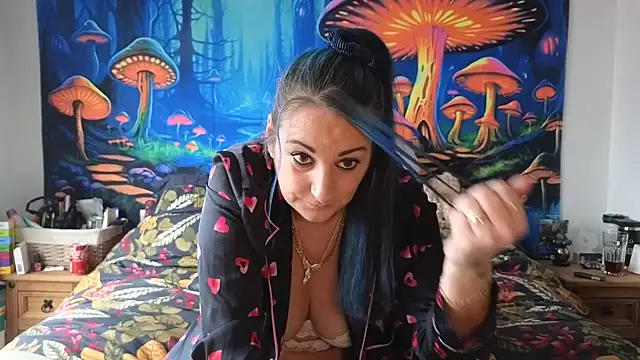 tattoomilf86 online show from December 31, 2024, 2:25 pm