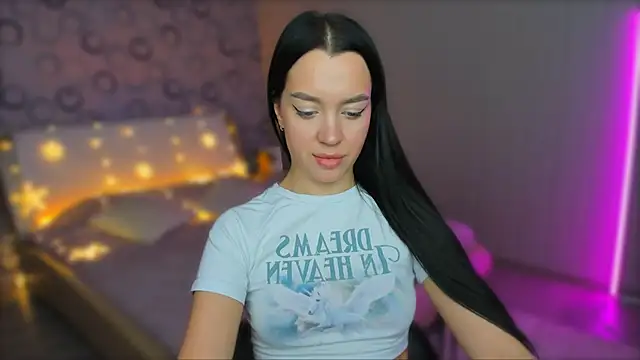 Snapshot of AlannaMiless chatting on February 3, 2025, 12:58 am AlannaMiless online show from February 3, 2025, 12:58 am