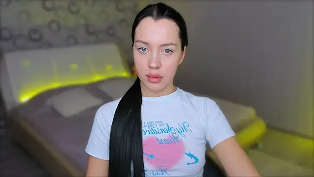 Snapshot of AlannaMiless chatting on January 19, 2025, 6:32 pm AlannaMiless online show from January 19, 2025, 6:32 pm