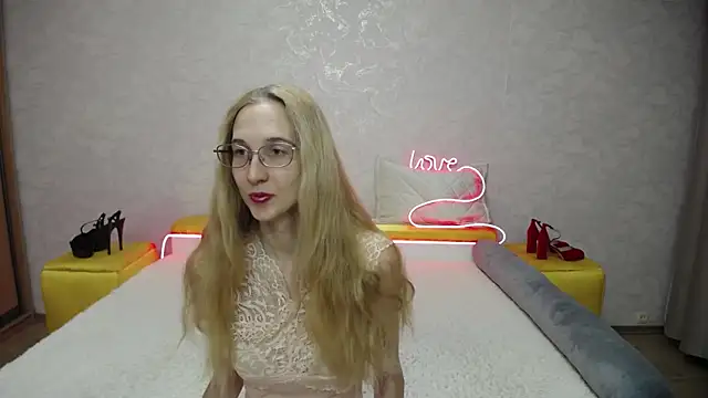 KlaryBrait online show from November 21, 2025, 9:30 am