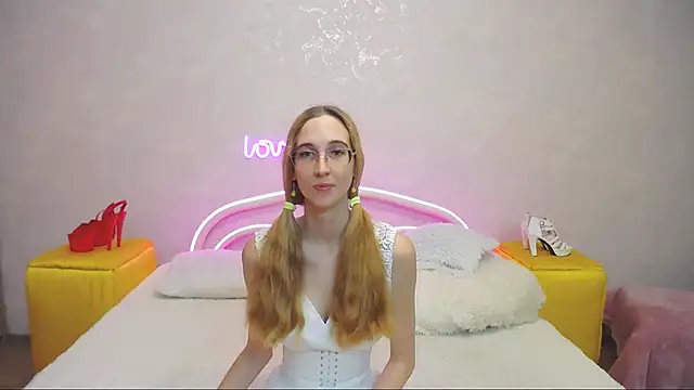 KlaryBrait online show from January 27, 2025, 10:16 am
