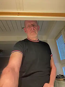 malematureisbest online show from December 14, 2025, 3:39 pm